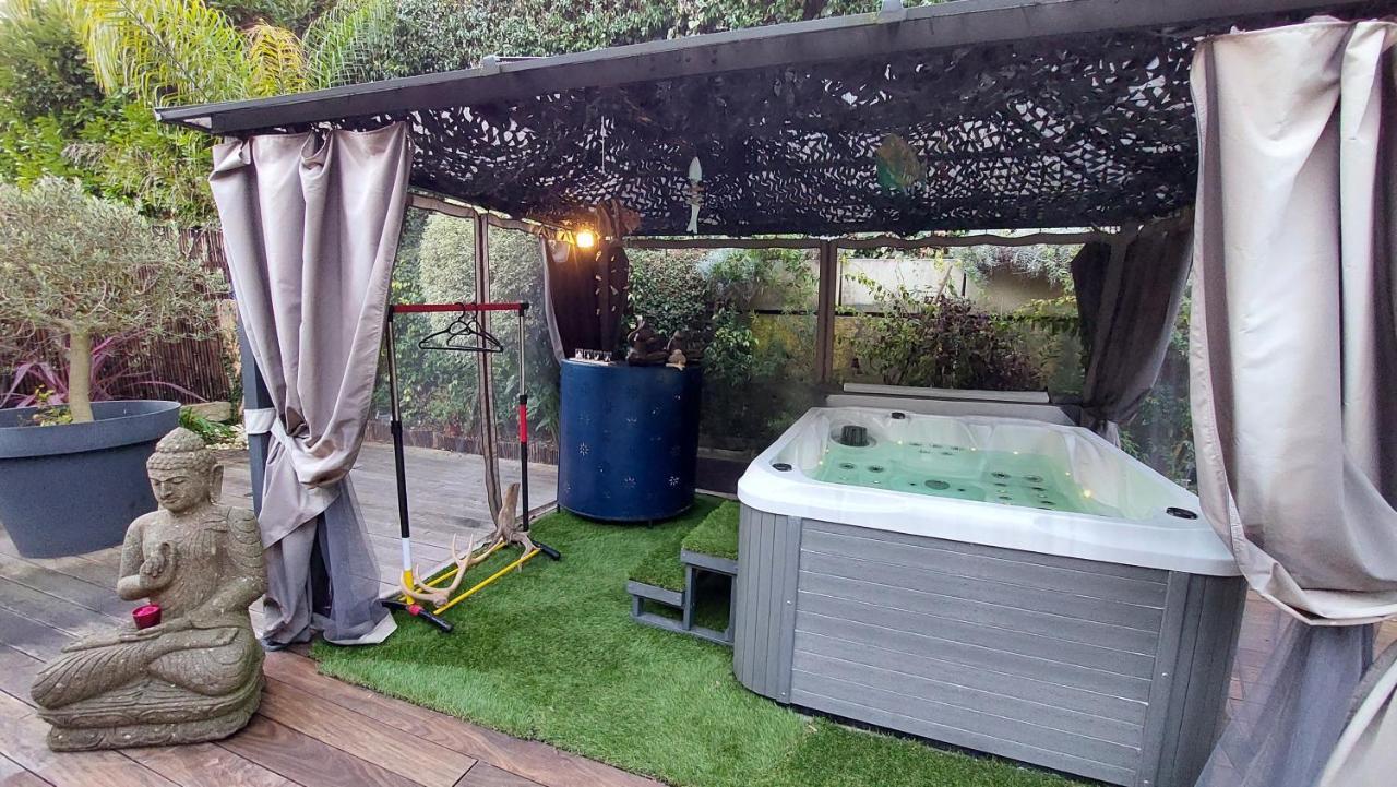 Bed and Breakfast Dans Un Jardin Bb Et Jacuzzi Мандельё-ла-Напуль Экстерьер фото